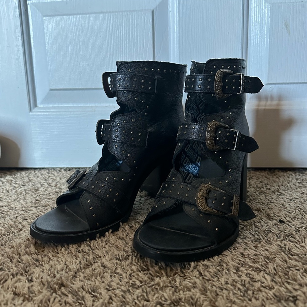 Dingo heels